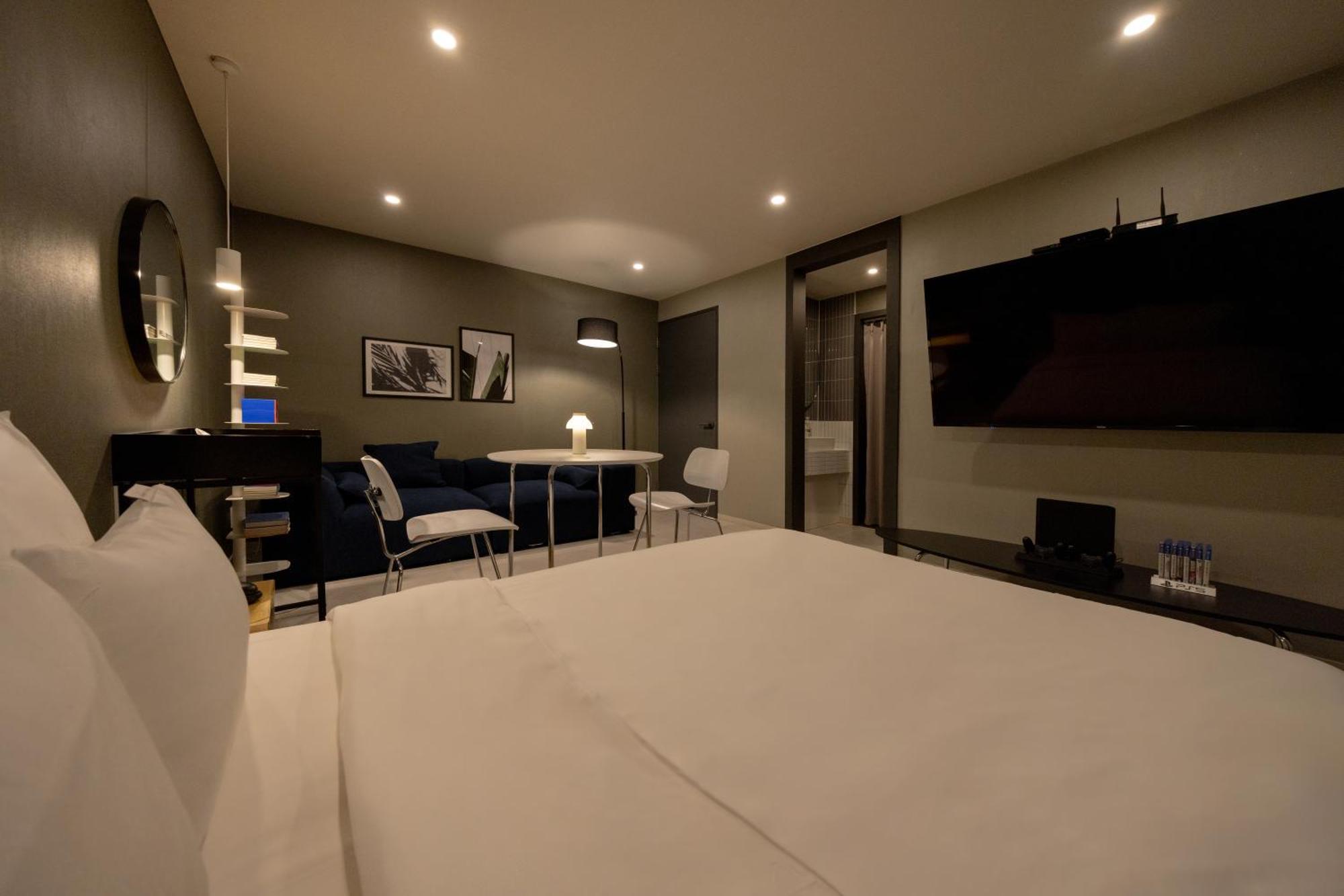 Object Aank Hotel Gumi Esterno foto